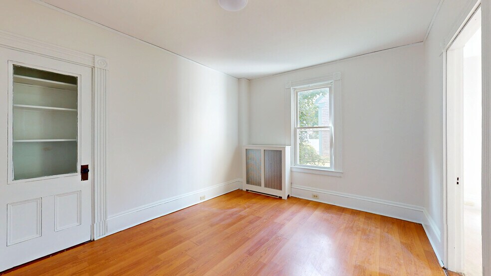 Building Photo - 10 Barrows St