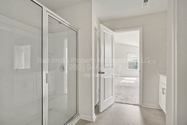 Building Photo - 11010 Austin Estates Dr