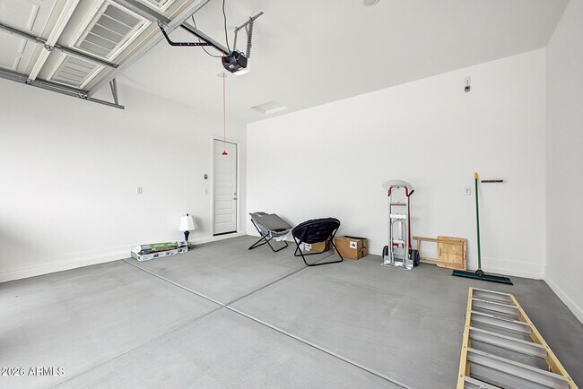 Building Photo - 9654 W Mitchell Dr