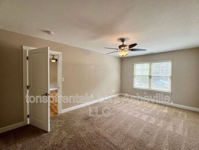 Building Photo - 252 Wash Creek Dr