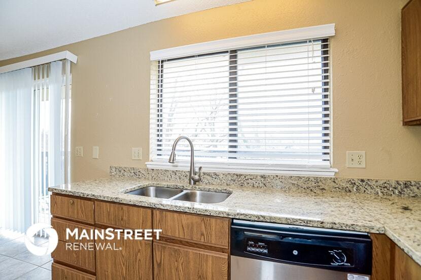 Building Photo - 611 W Sunrise Dr