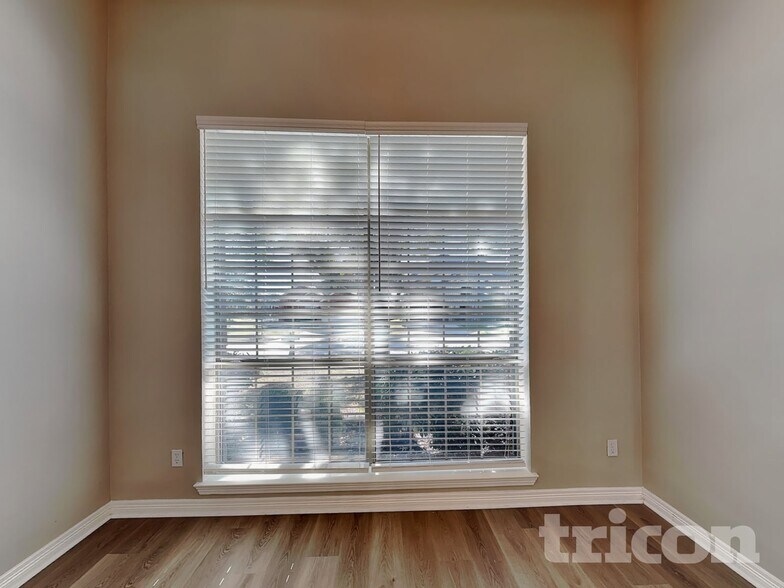 Building Photo - 2712 Columbus