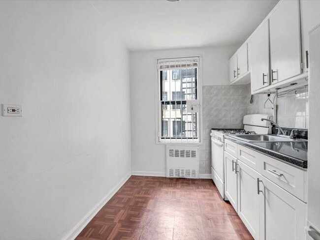 Building Photo - 2909 Ocean Ave