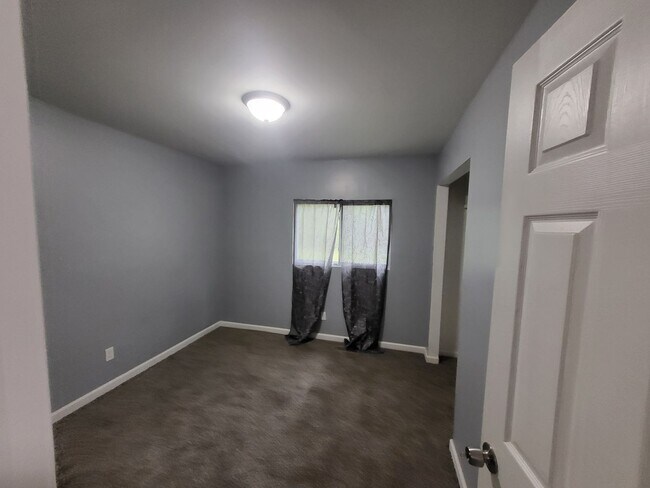 Building Photo - 3 bedroom home on Flint's North-east side