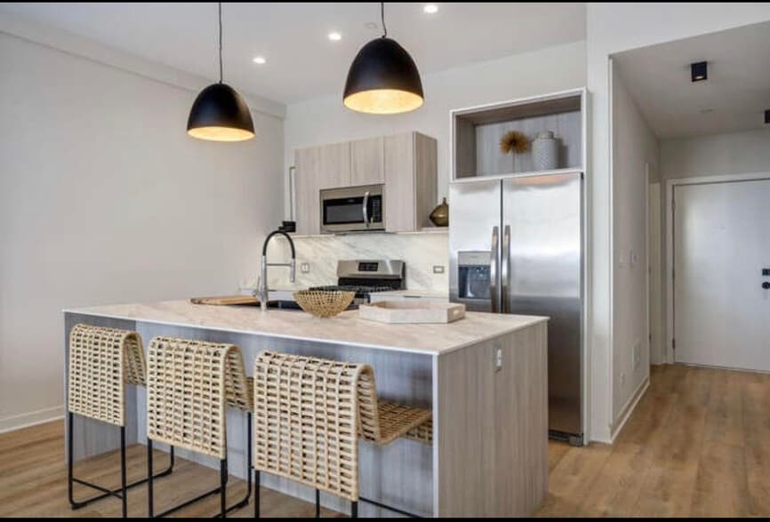 Building Photo - 3207 N Narragansett Ave