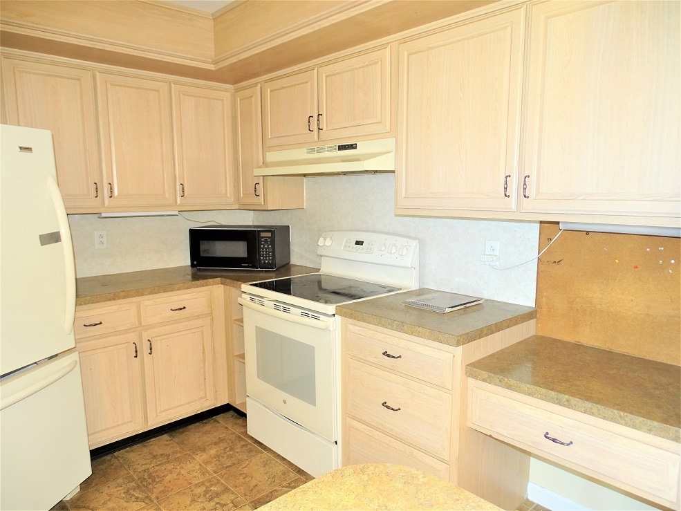 Building Photo - 1357 E Oregon Rd