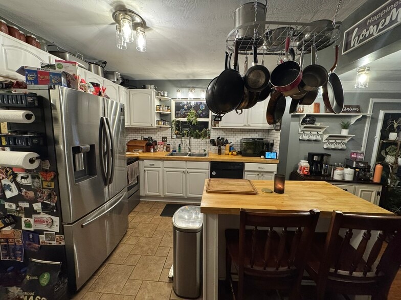 Kitchen from living room - 2406 Highland Dr