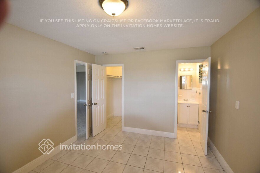 Building Photo - 427 SW 65th Ave