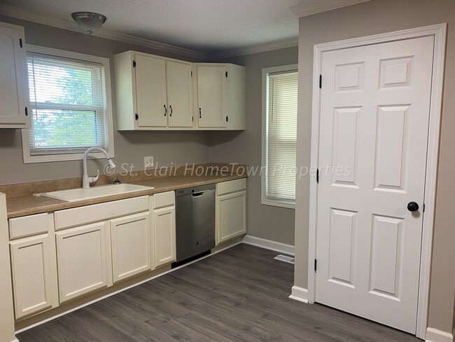 Building Photo - Charming Newly Remodeled 2-Bedroom Home fo...