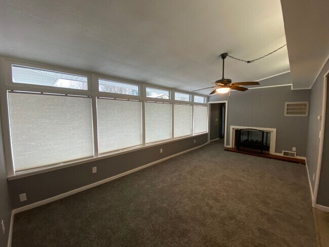 Building Photo - Beautiful 4-Bed, 2 Bathroom North Olmsted OH