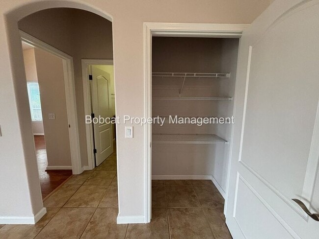 Building Photo - 963 Ranchview Cir
