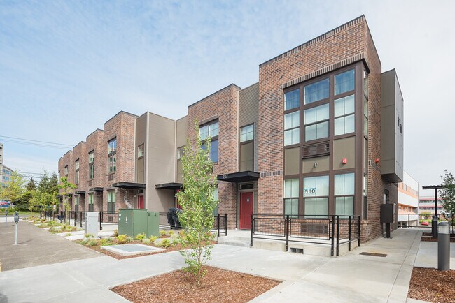 Building Photo - 512 12th Ave SE