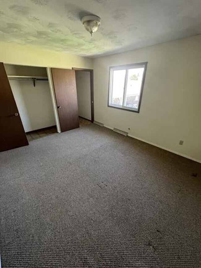 Interior Photo - Powers Court