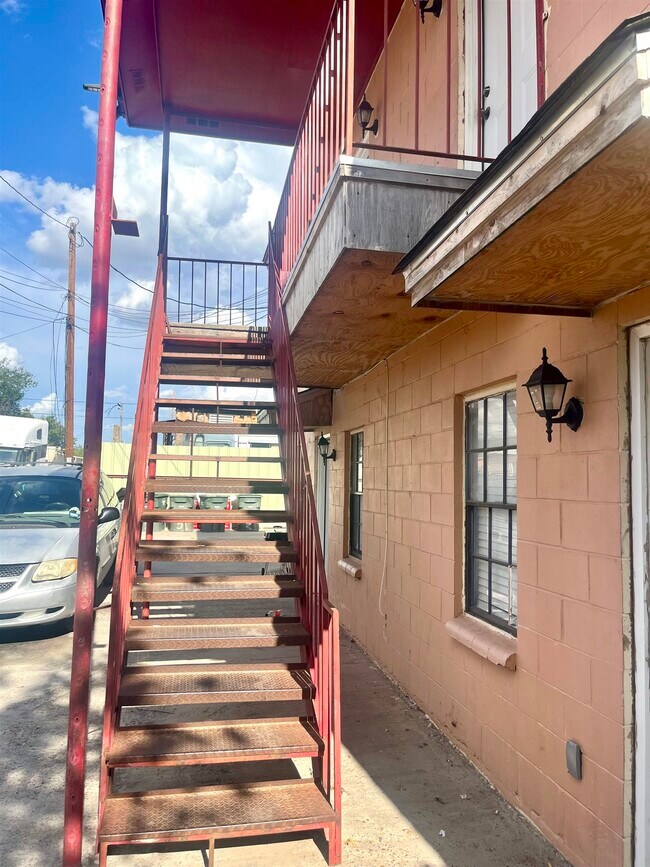 Building Photo - 4211 Santa Isabel Ave