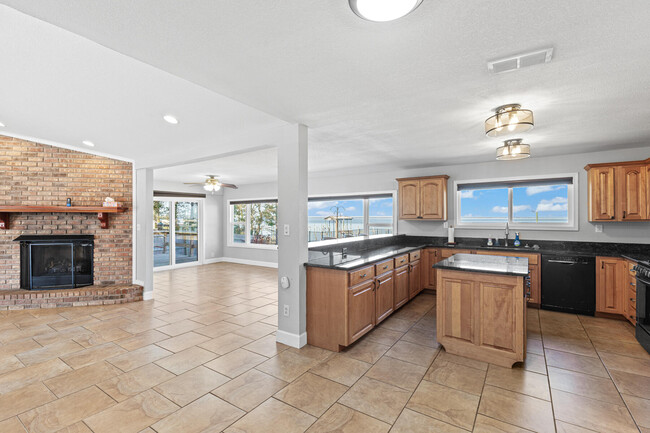 Building Photo - 3876 Paradise Bay Dr
