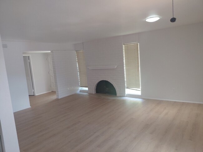 Building Photo - 4607 Collwood Ln