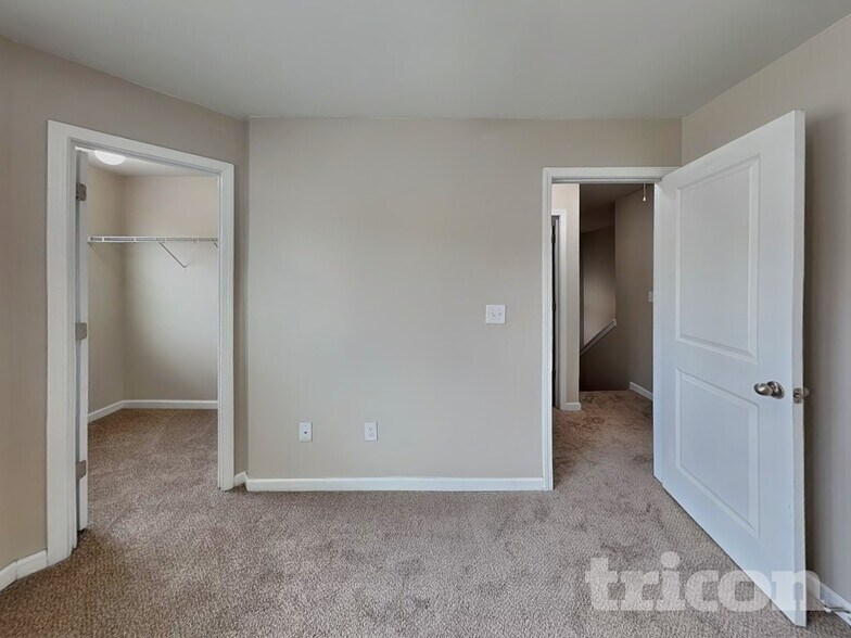 Building Photo - 656 Armitage Way