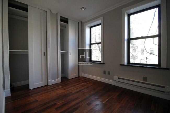 Building Photo - 273 W 10th St