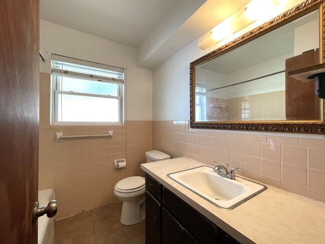 Building Photo - 1817 Hardy Dr