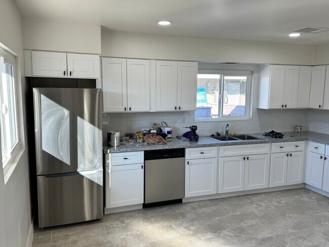 Building Photo - 2241 N Carroll St