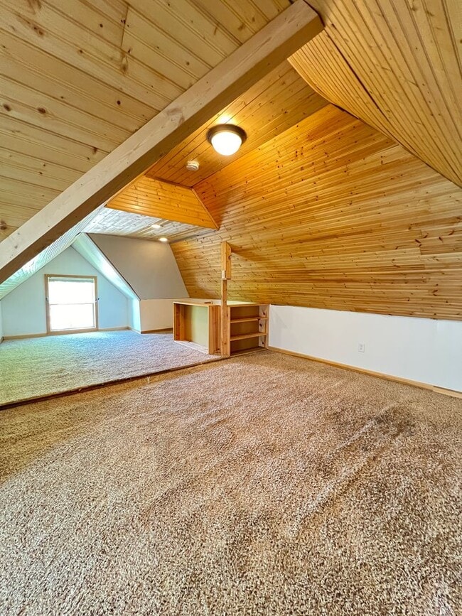 Building Photo - AVAILABLE JUNE - 4 Bed 2 Bath w/ Bonus Room & Garage