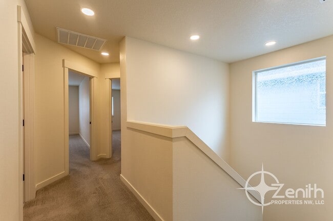 Building Photo - Modern Living in Ridgefield – 3BR/2.5BA Co...