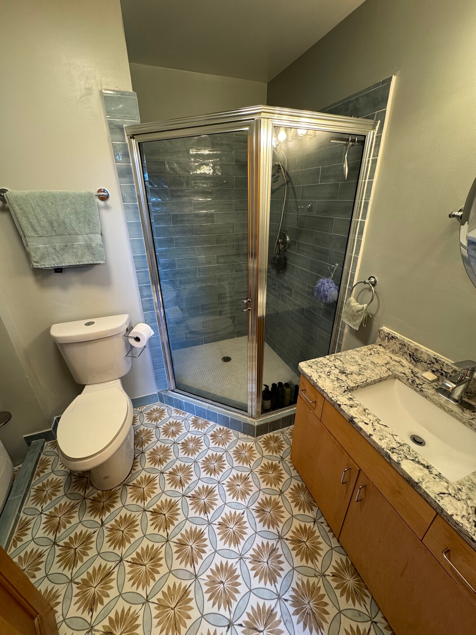 Building Photo - 230 W Tazewell St