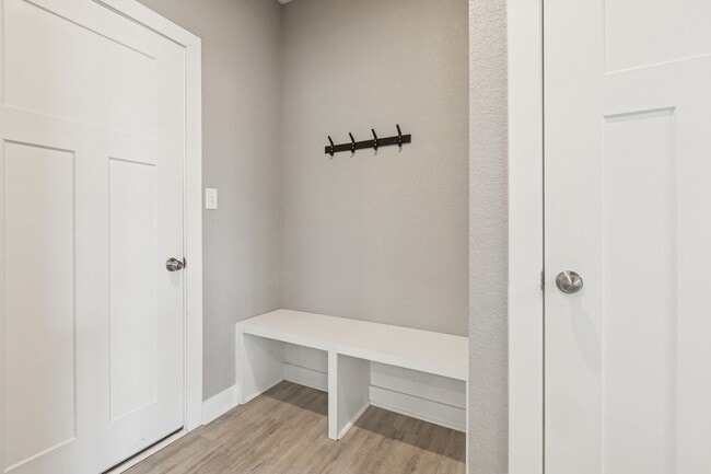 Building Photo - 4 bed/2.5 bath Ready Now- Norfolk