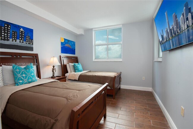 Building Photo - 1250 S Miami Ave