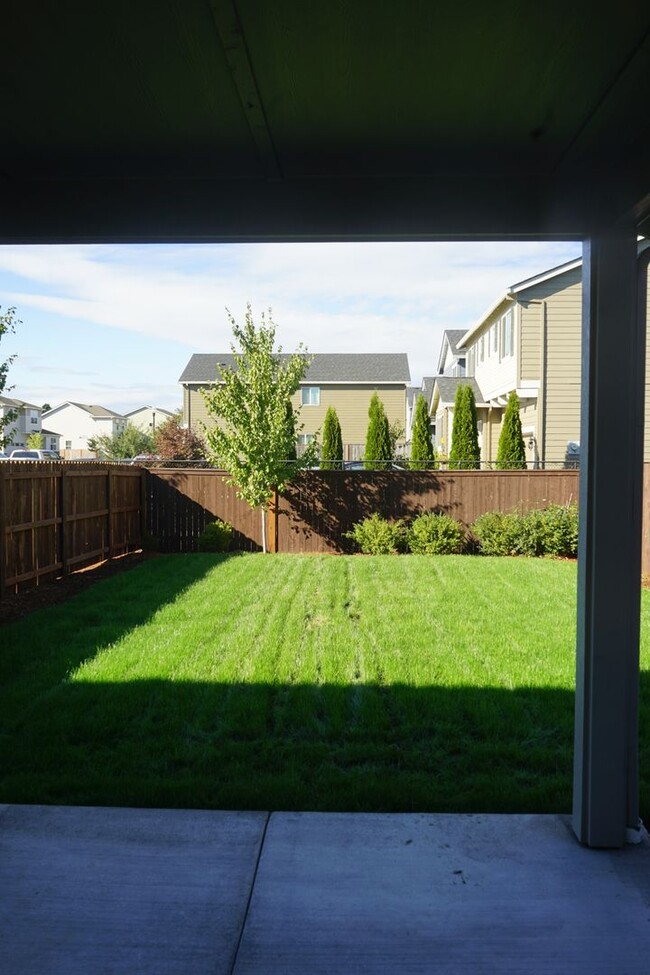 Building Photo - BRAND NEW Prairie Commons Luxury Townhome ...