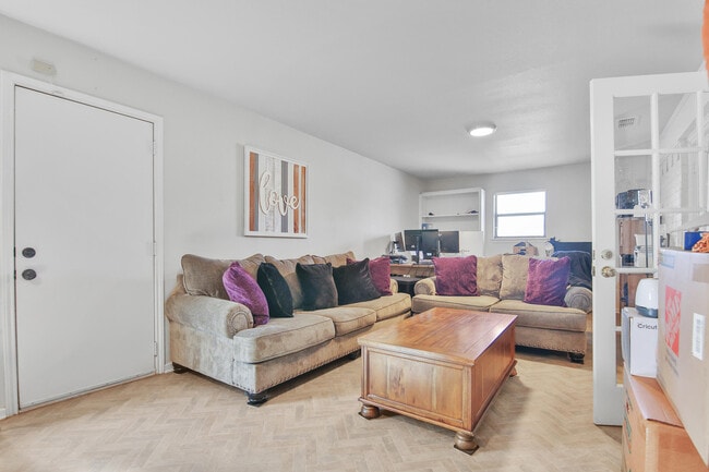 Building Photo - 5625 Amherst St