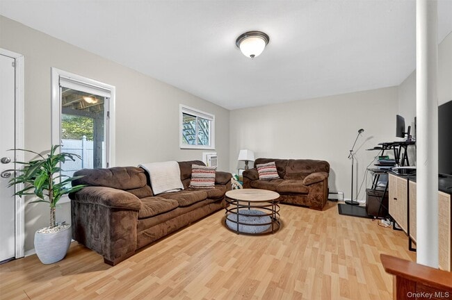 Building Photo - 731 Manette Ln