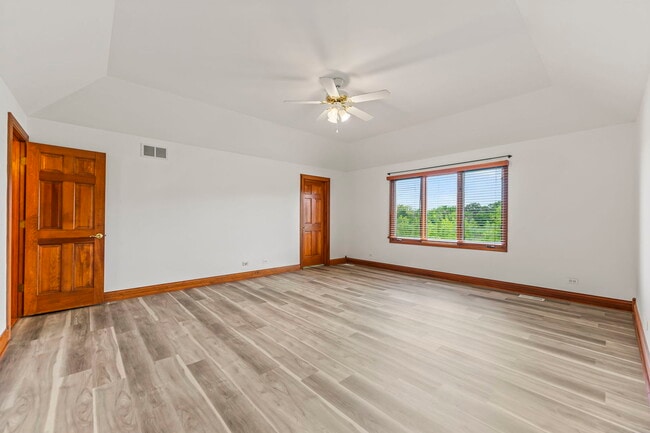Building Photo - 552 Waters Edge Dr