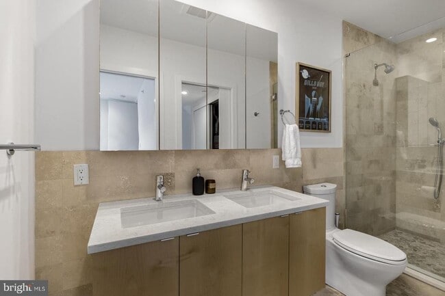 Building Photo - 1108 N Bodine St