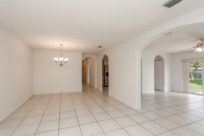 Building Photo - 4145 SW 84th Ct