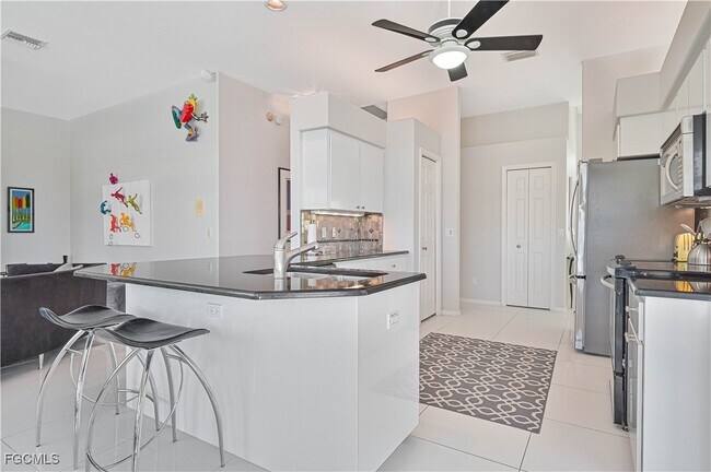 Building Photo - 3681 Lakemont Dr