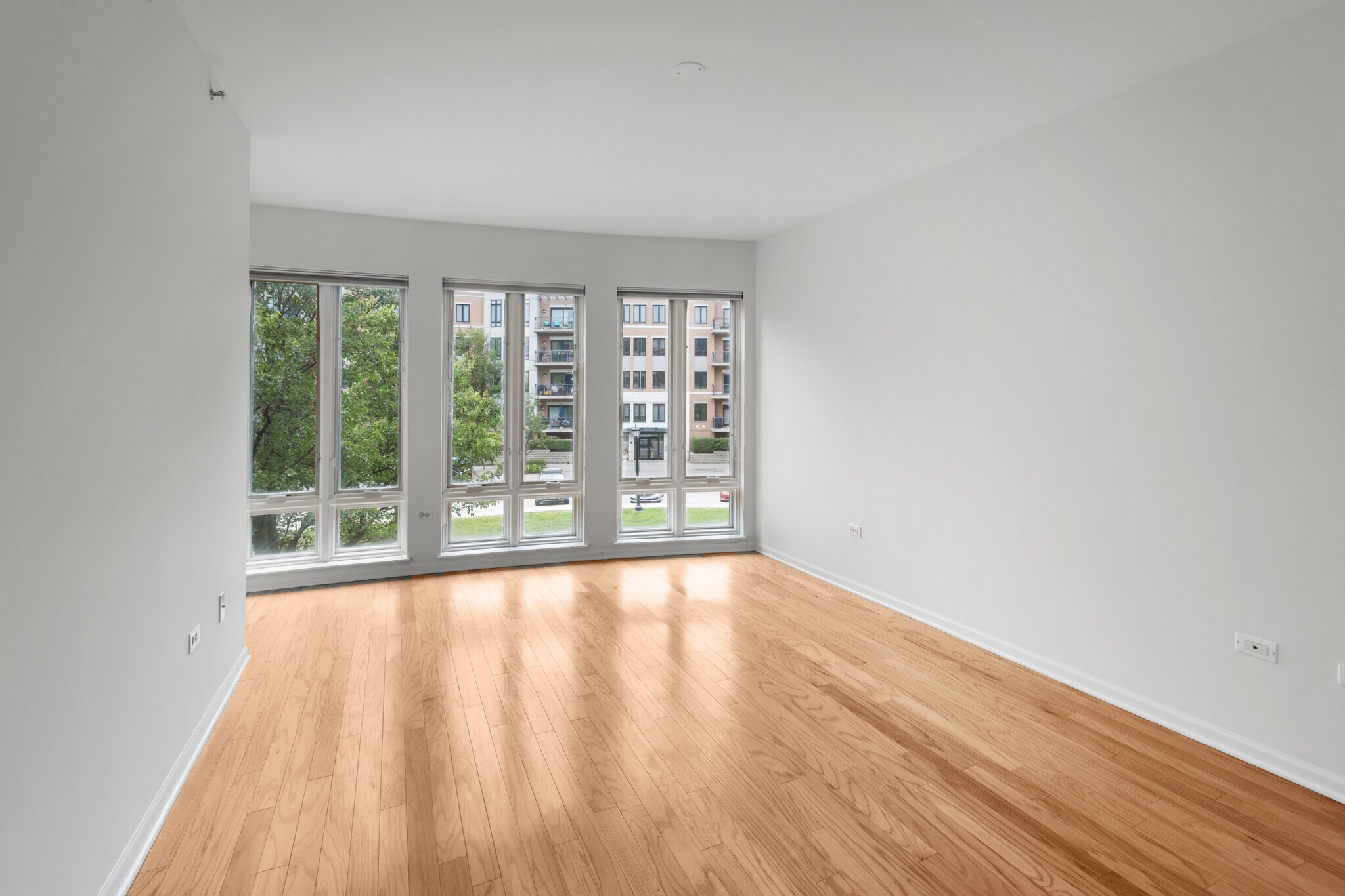 Building Photo - 135 S York St