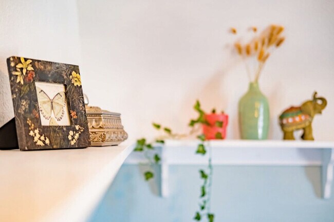 Building Photo - 170 E 100 N