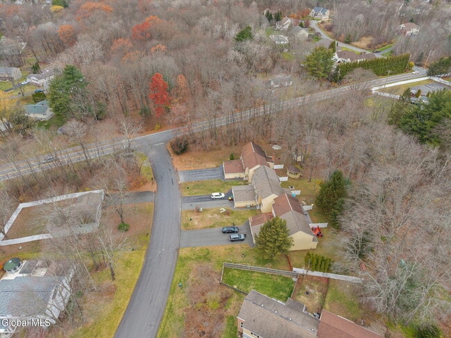 Building Photo - 4 Sugarbush Rd