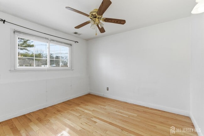 Building Photo - 6 Cherry St