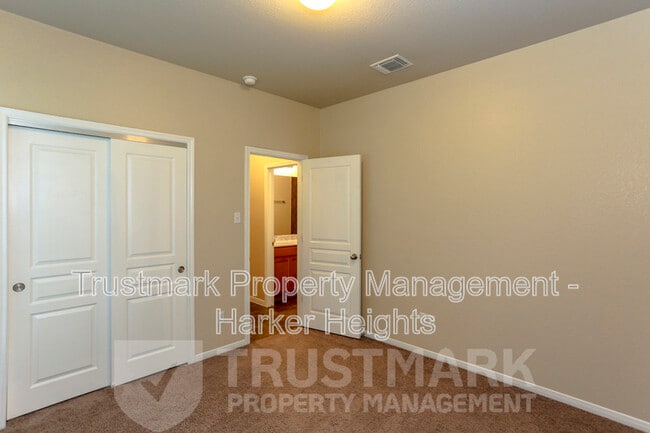 Building Photo - 8121 Iron Gate Dr