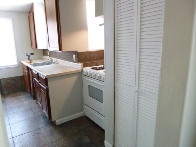 Building Photo - 2 bedroom 1 bath home located in Marysville