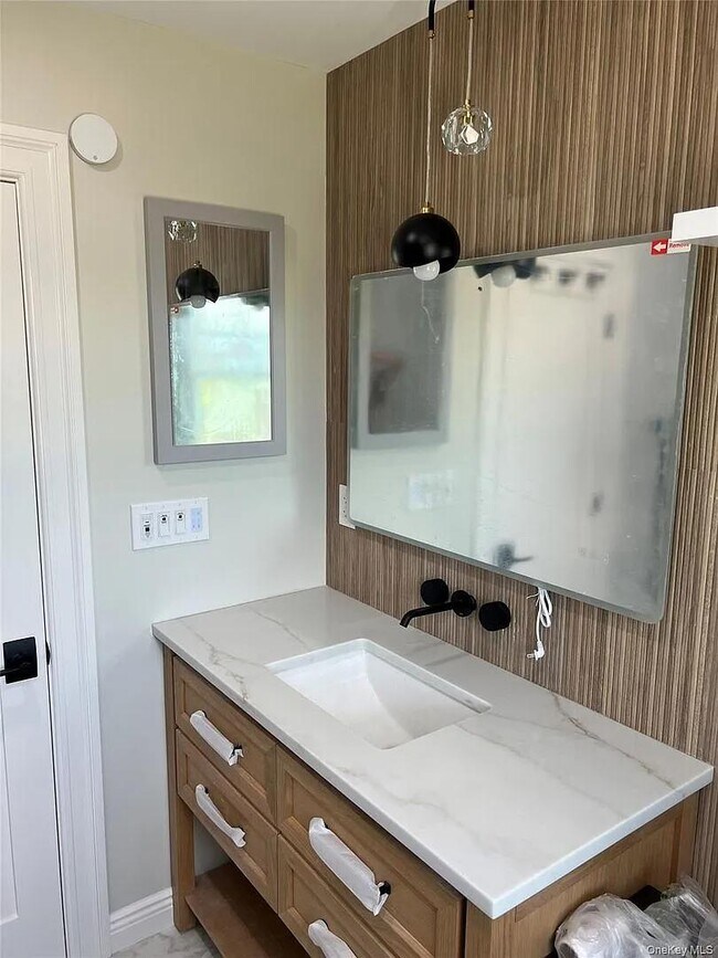 Building Photo - 4 Glen Ct