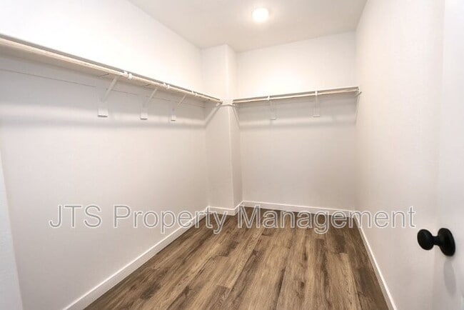 Building Photo - 4256 Aura Way