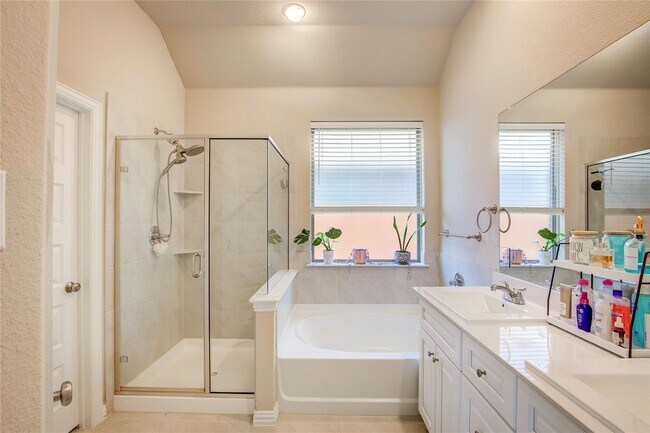 Building Photo - 3916 Ford Dr