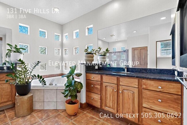 Building Photo - 131 Five Hls Dr