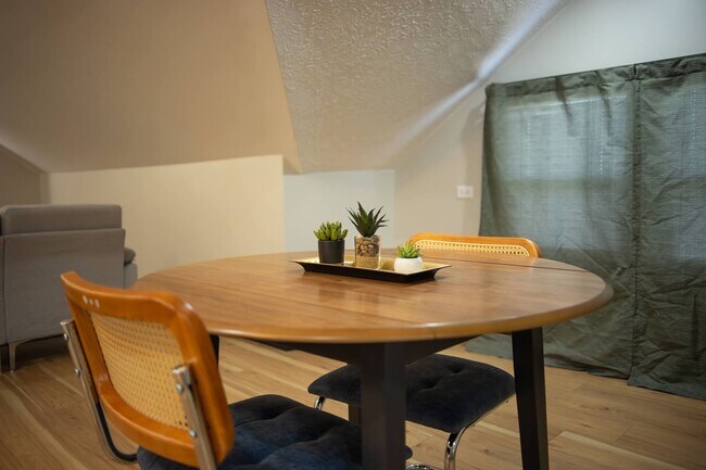 Building Photo - 4174 Cass St