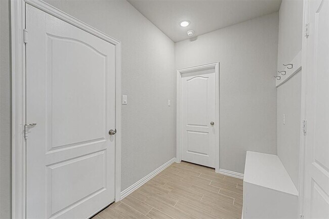 Building Photo - 7454 French Quarter Ct