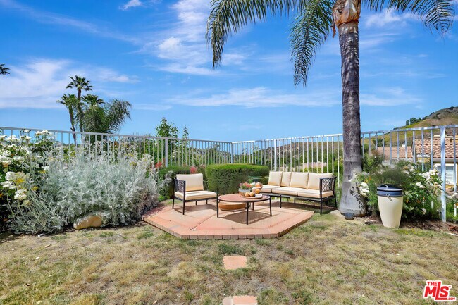 Building Photo - 24701 Cll Conejo
