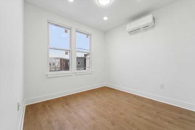 Building Photo - 812 W Roosevelt Blvd